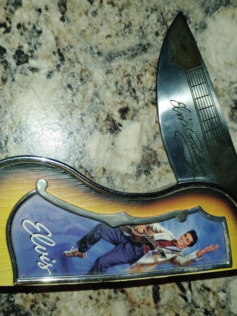 Elvis Presley Collector’s Guitar-Shaped Folding pocket collectors –